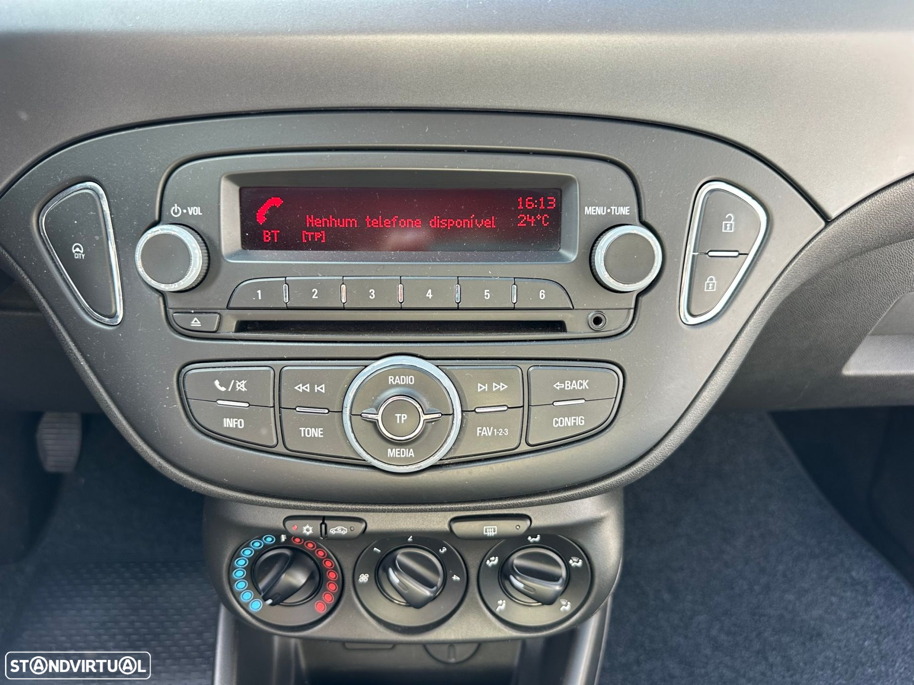 Opel Corsa 1.2 120 Anos - 11