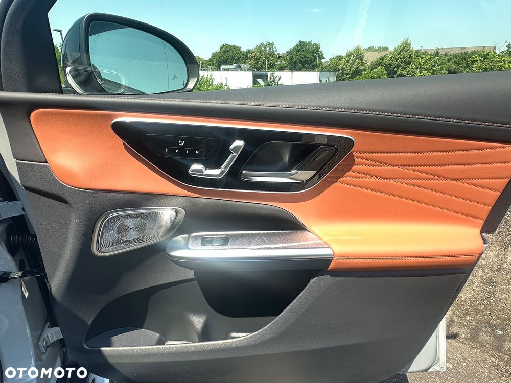 Mercedes-Benz GLC 300 de 4-Matic AMG Line - 24