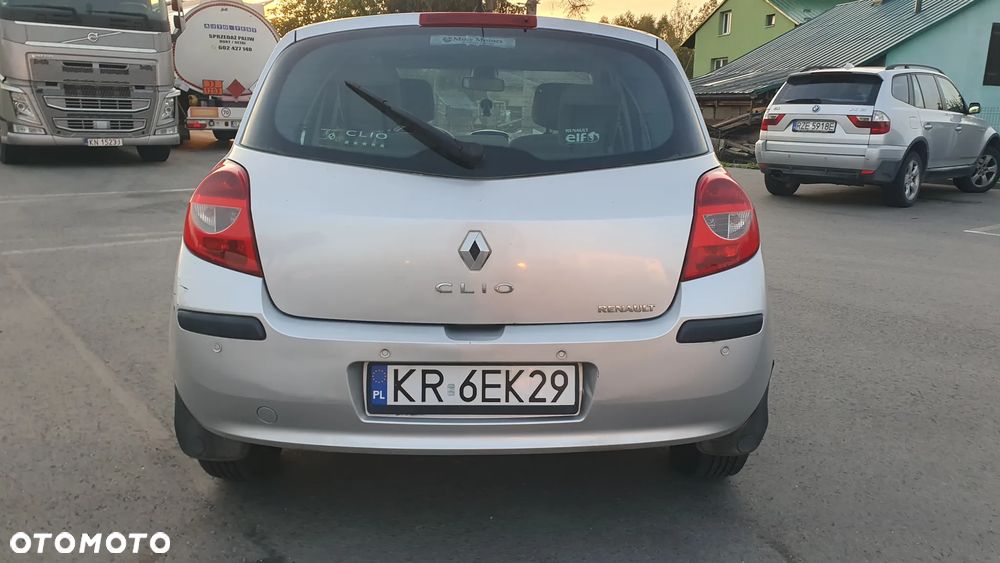 Renault Clio - 10