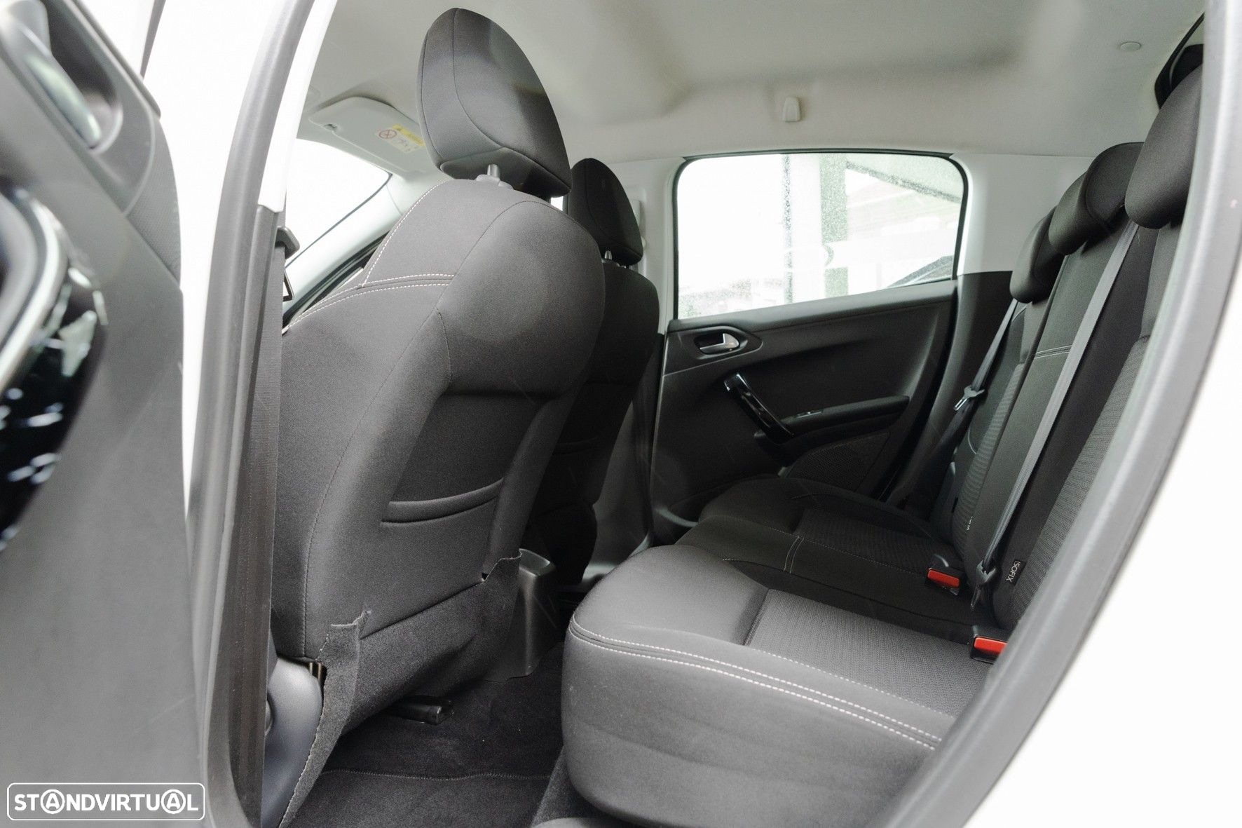Peugeot 208 1.2 PureTech Allure - 13