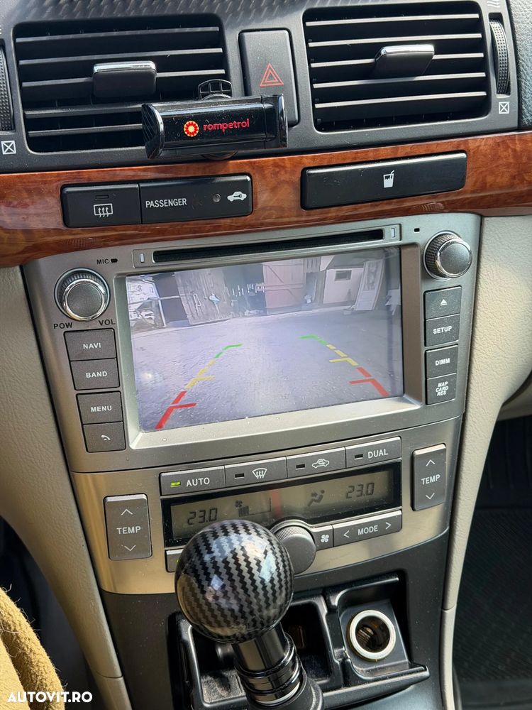 Toyota Avensis 2.2 D-4D Luxury - 13