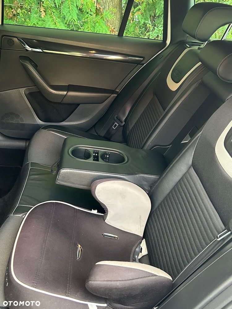 Skoda Octavia Combi 2.0 TDI DSG RS - 10