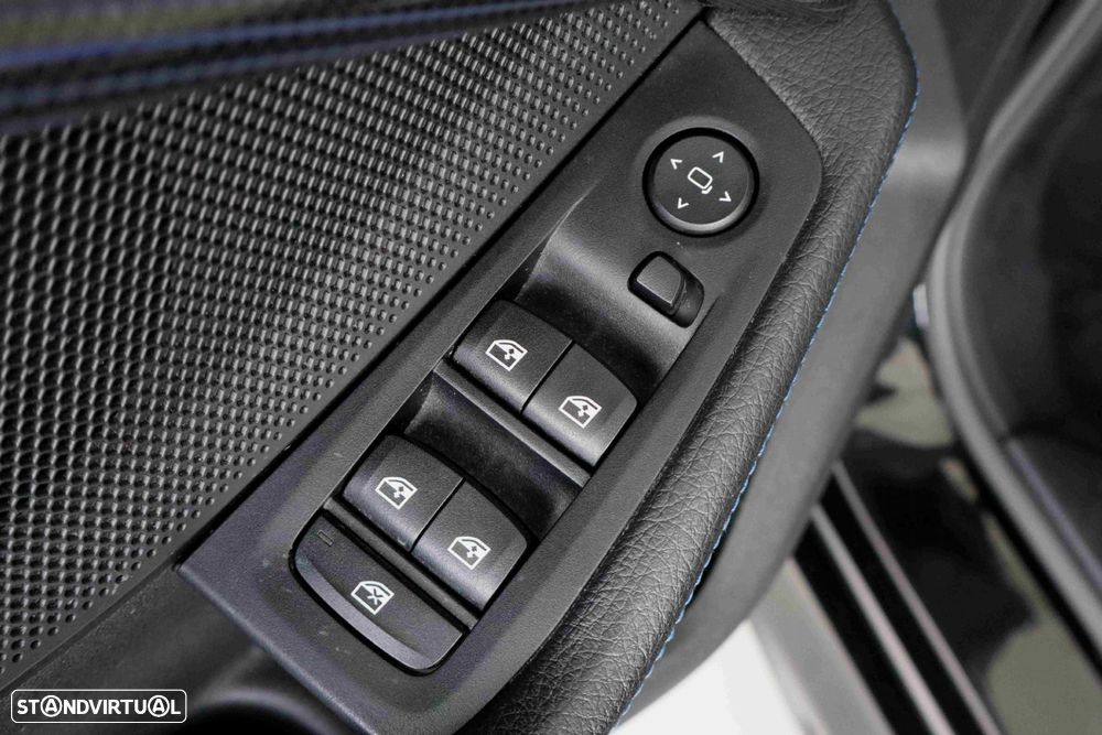 BMW 116 d Pack Desportivo M - 12
