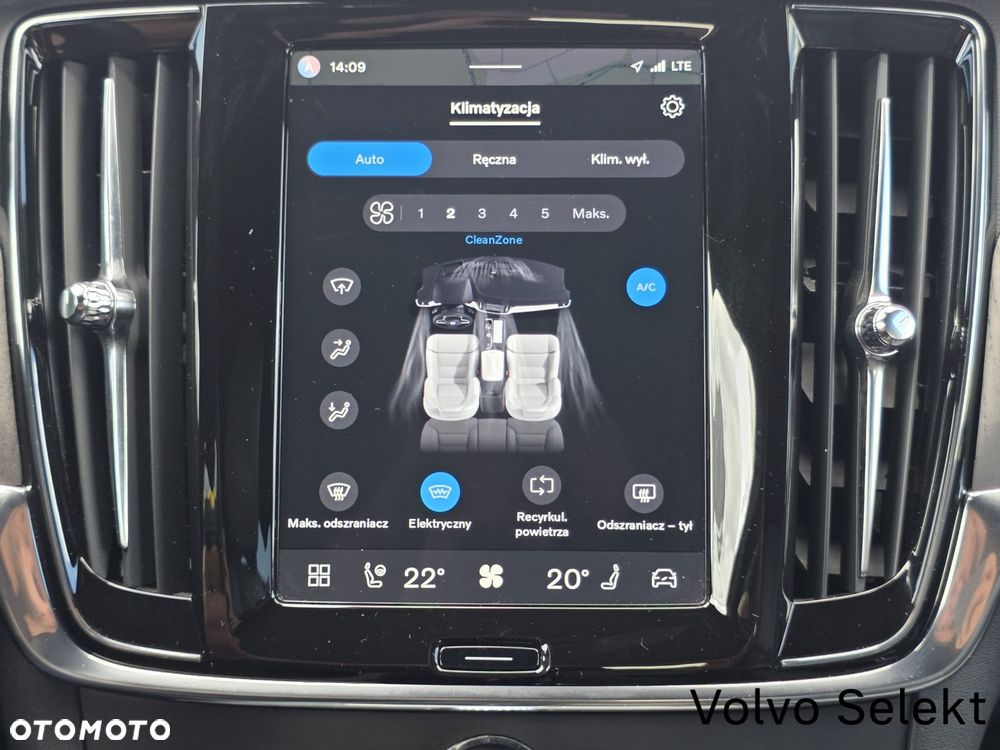 Volvo V90 Cross Country - 30