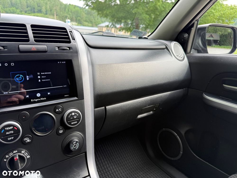 Suzuki Grand Vitara 2.0 Comfort - 23