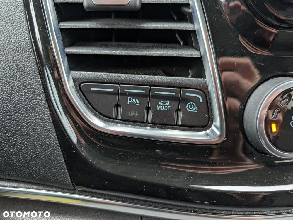 Ford Tourneo Custom - 30