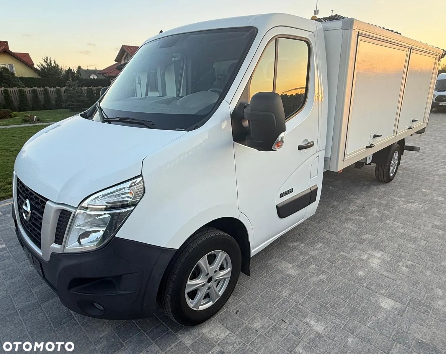 Nissan NV400 - 1