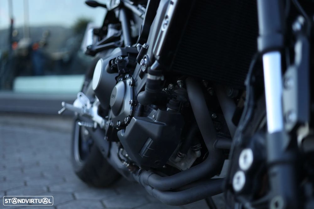 Yamaha XSR 900 - 13