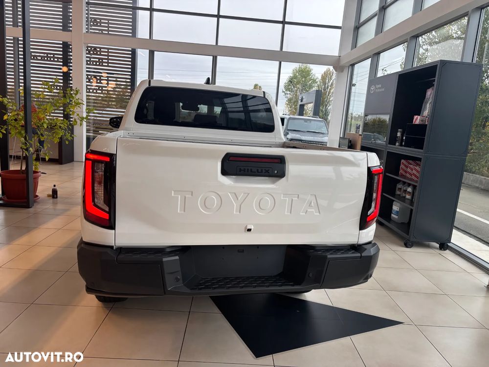 Toyota Hilux 2.8D MHEV Double Cab 6AT AWD Style - 18
