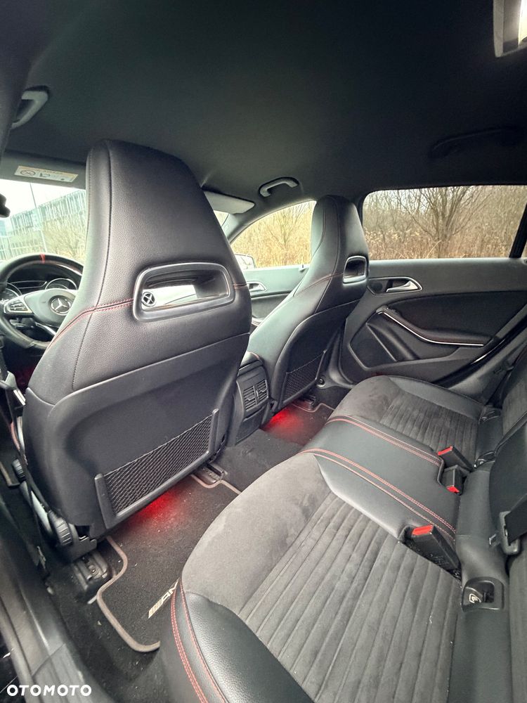 Mercedes-Benz CLA 220 4-Matic - 13