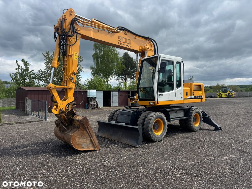 Liebherr 900B - 1