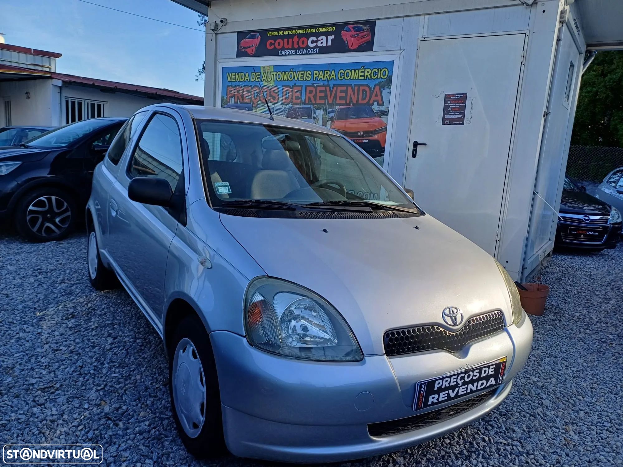 Toyota Yaris 1.0 Base - 1