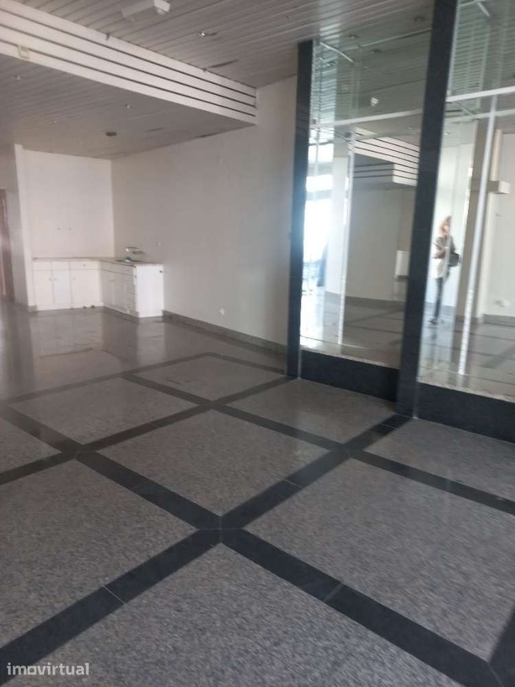 Imóvel Comercial 130 m2 para Arrendar em Montijo - Grande imagem: 2/5