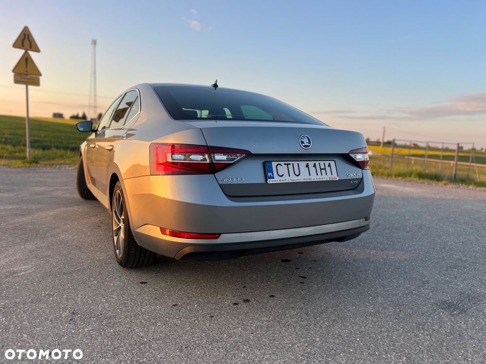 Skoda Superb 2.0 TDI SCR 4x4 L&K DSG - 8