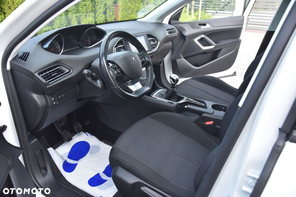 Peugeot 308 1.6 BlueHDi Allure S&S - 19