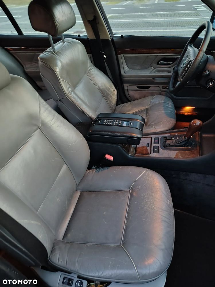 BMW Seria 7 728i L - 25
