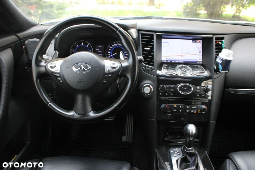 Infiniti QX70 - 8