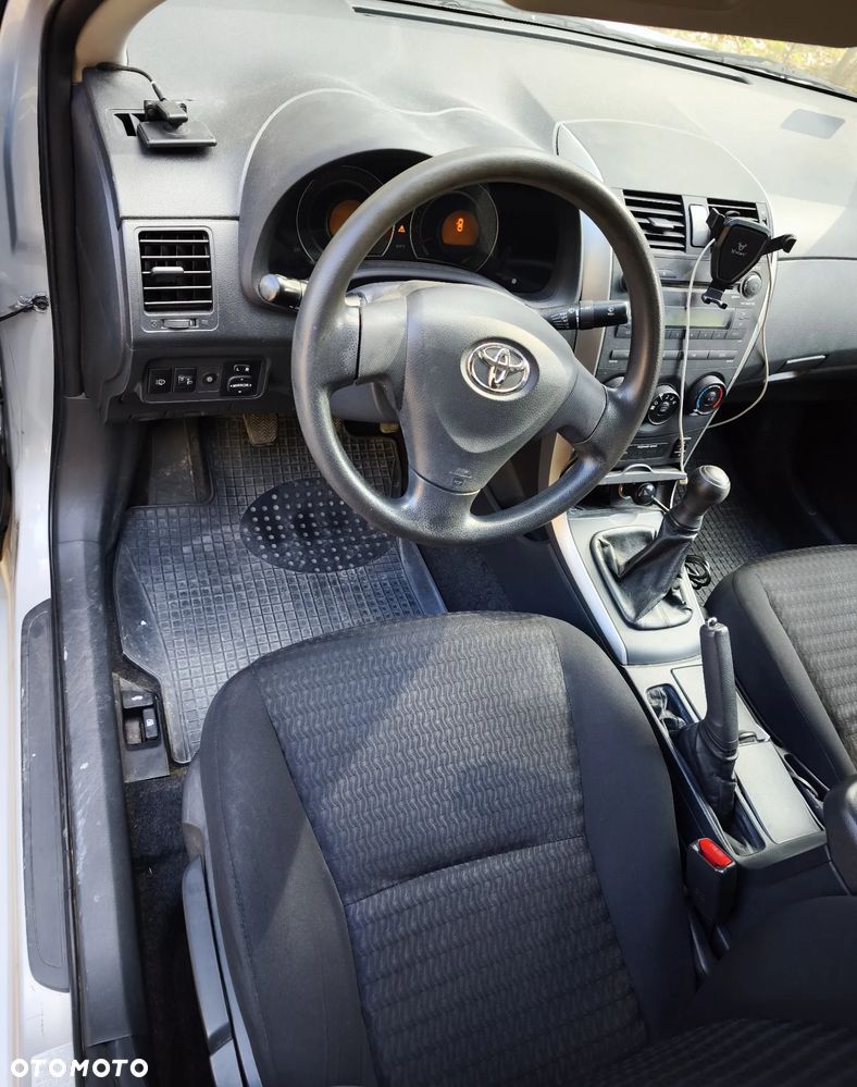 Toyota Corolla 1.6 VVT-i Sol Start - 4