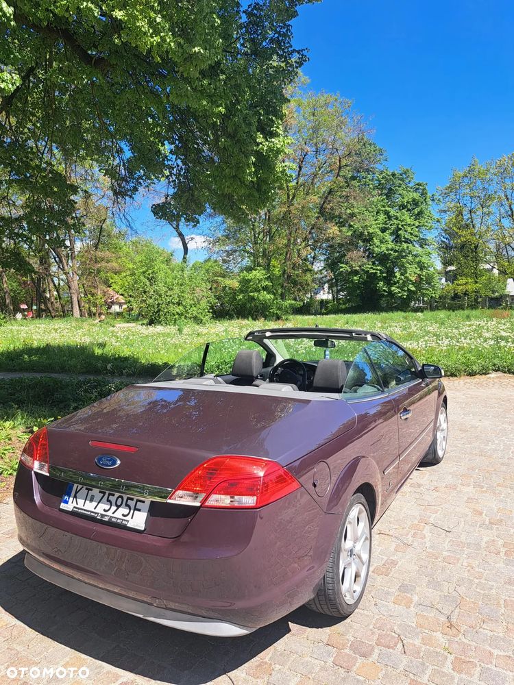 Ford Focus 1.6 16V Trend - 12