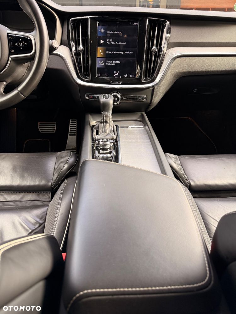 Volvo V60 D4 R-Design - 21