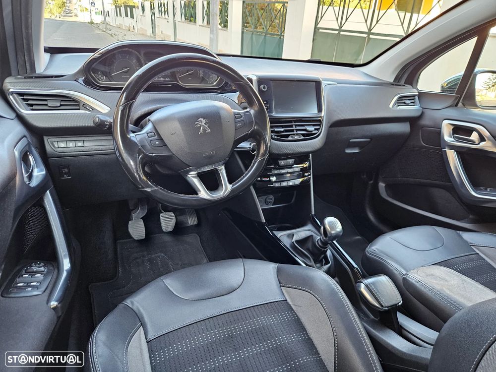 Peugeot 2008 1.2 PureTech Allure - 5