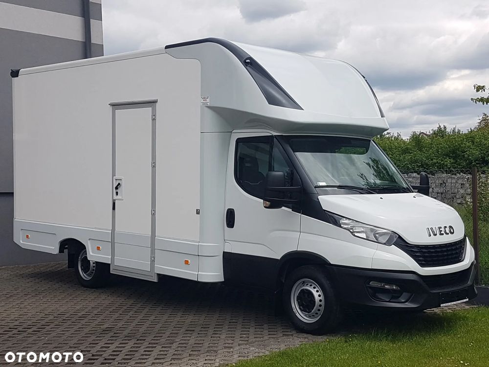 Iveco DAILY KONTENER NISKOPODŁOGOWY 4,43x2,23x2,42 SKLEP FOODTRUCK BAR KLIMA KONIOWÓZ KAMPER