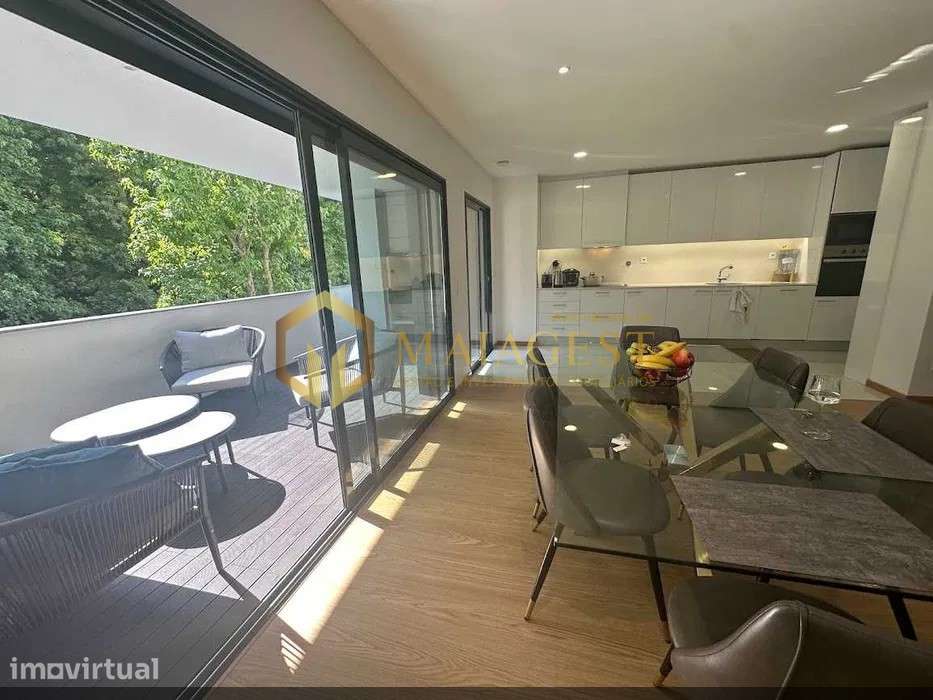 Apartamento T4 de Luxo Mobilado e equipado com Piscina Aquecida - Grande imagem: 3/12