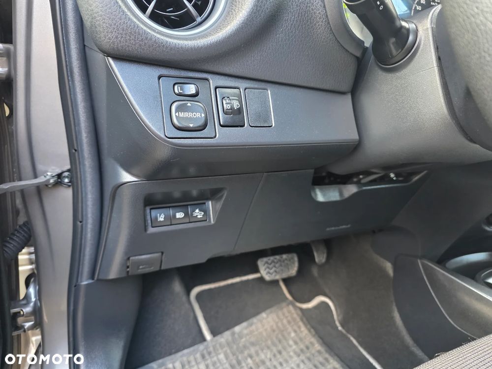 Toyota Yaris Hybrid 100 Premium - 27