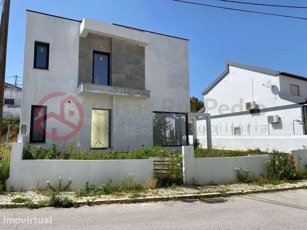 Terreno Urbano para Construção de Moradia T4 com Piscina, em Charne... - Grande imagem: 3/47