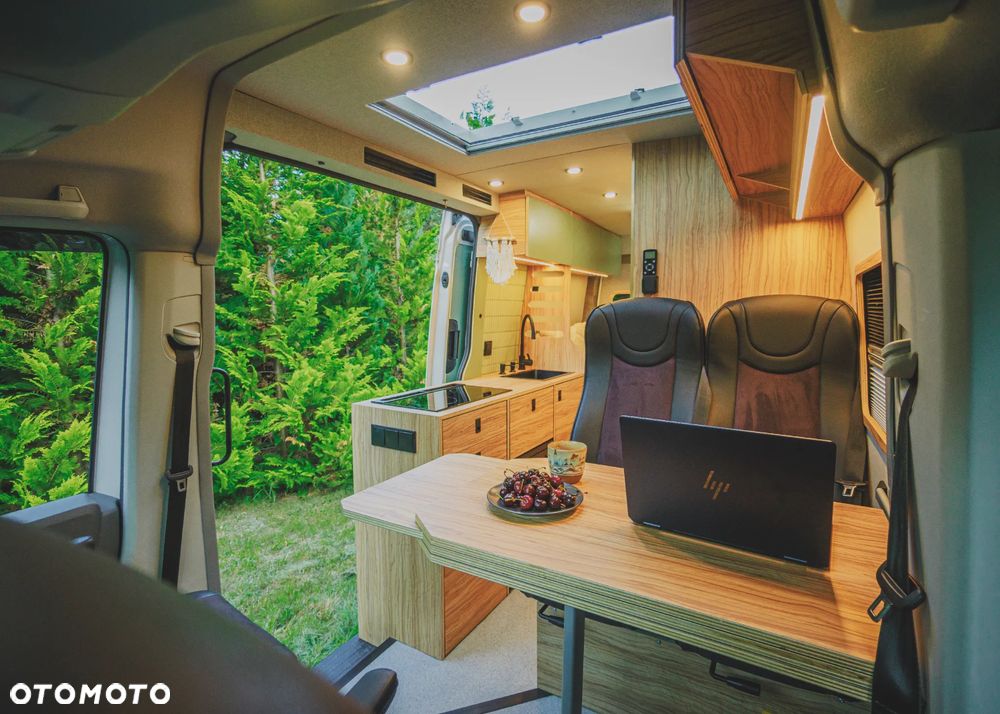 Volkswagen Crafter campervan - 4