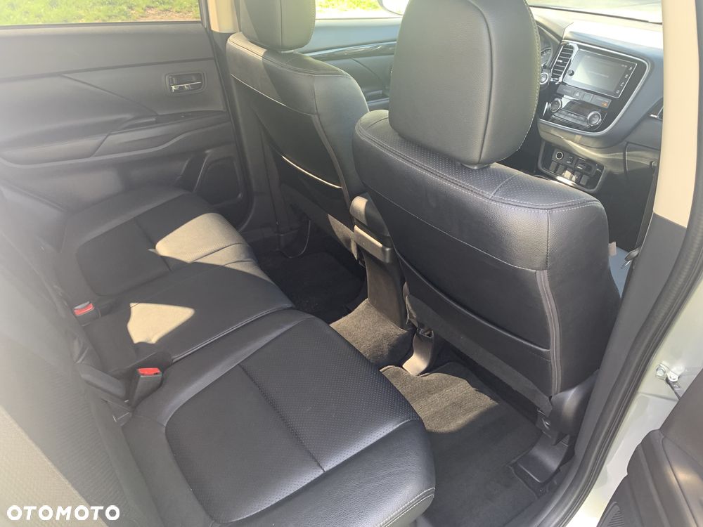 Mitsubishi Outlander - 19