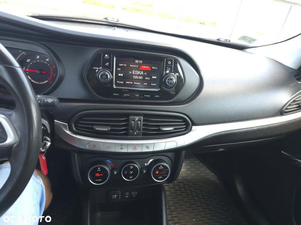 Fiat Tipo 1.6 MultiJet 16v Lounge - 24
