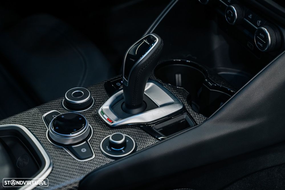 Alfa Romeo Giulia 2.9 Bi-Turbo Quadrifoglio AT8 - 18
