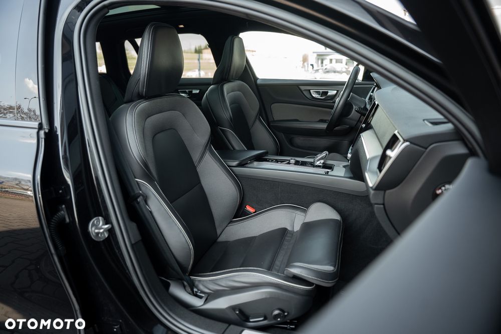 Volvo V60 B4 B DKG Ultimate Dark - 25