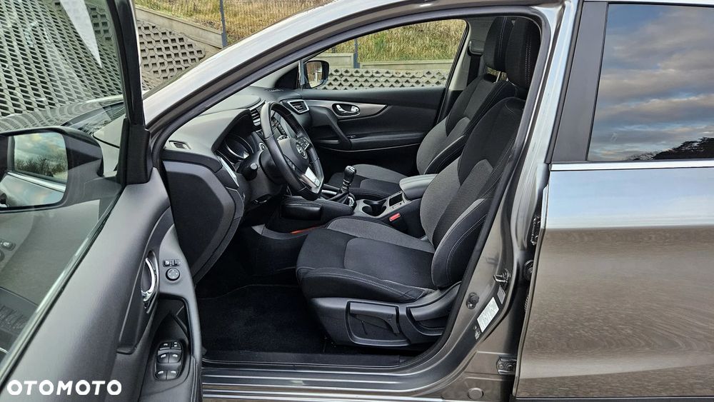 Nissan Qashqai 1.3 DIG-T N-CONNECTA - 24