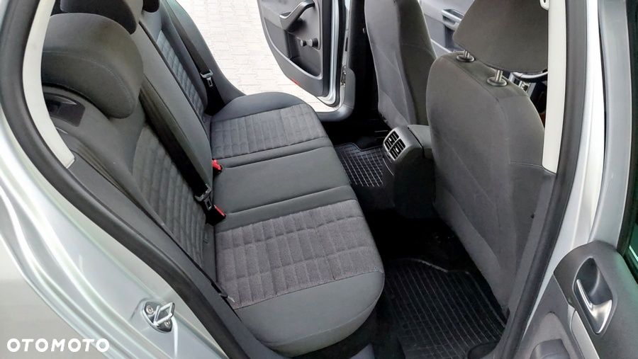 Volkswagen Golf 1.6 Tour Edition - 21