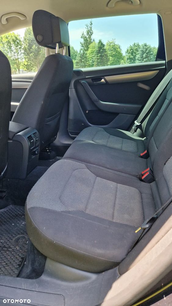 Volkswagen Passat - 12