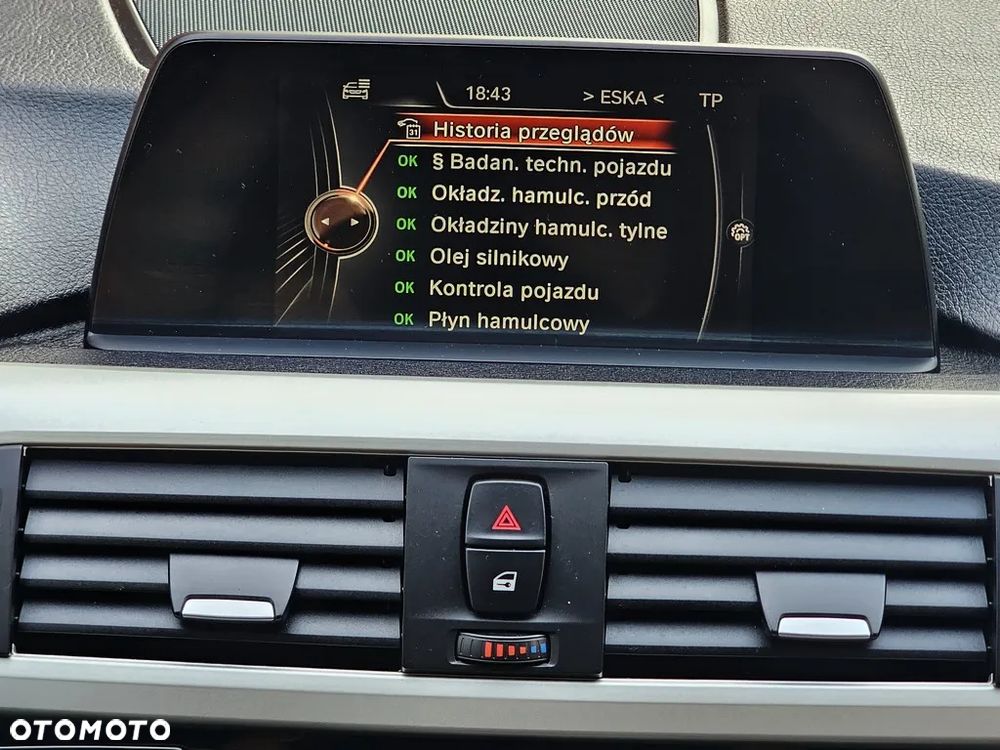 BMW Seria 3 318d Touring Sport Line - 37