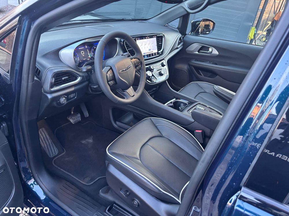 Chrysler Pacifica - 15