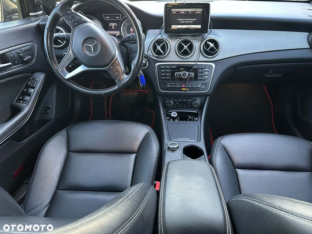 Mercedes-Benz CLA 250 7G-DCT - 9