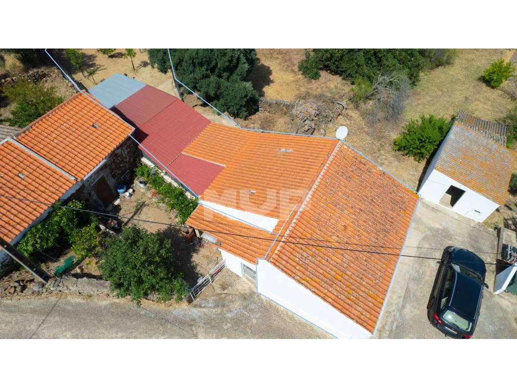 Moradia T2 com terreno em Martim Longo - Grande imagem: 5/28