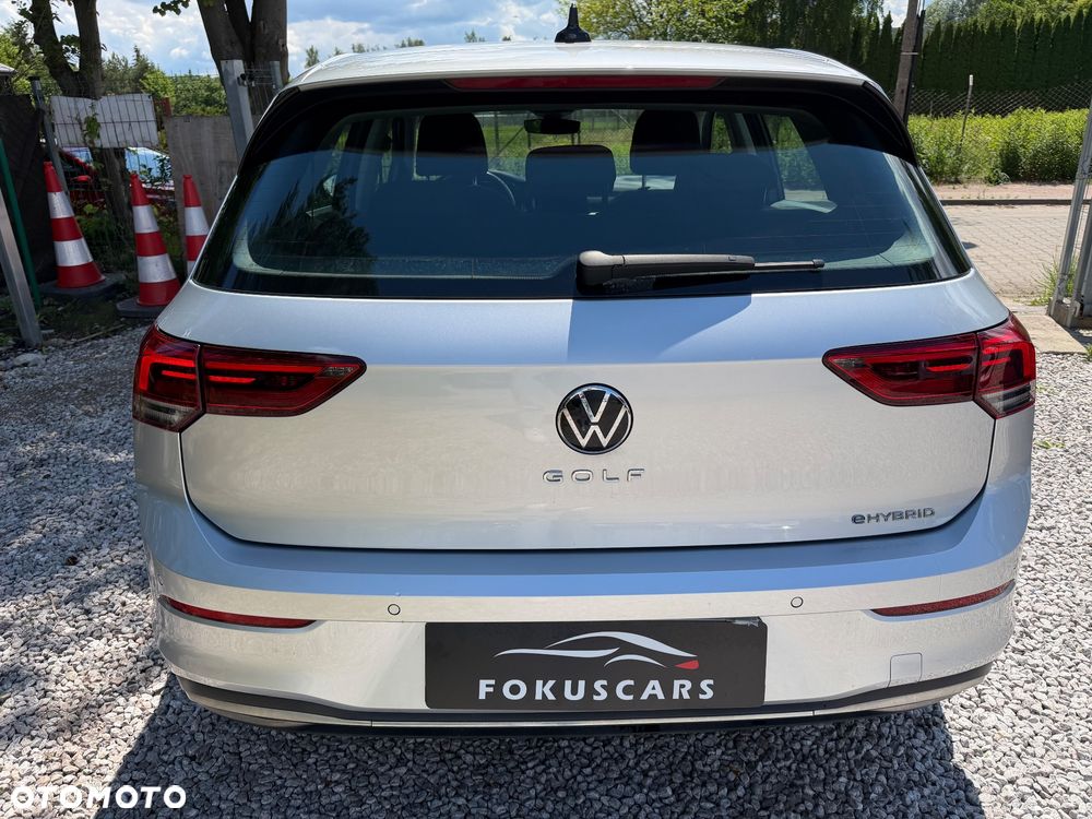 Volkswagen Golf - 8