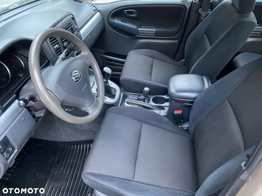 Suzuki Grand Vitara 2.0 Comfort Style - 10