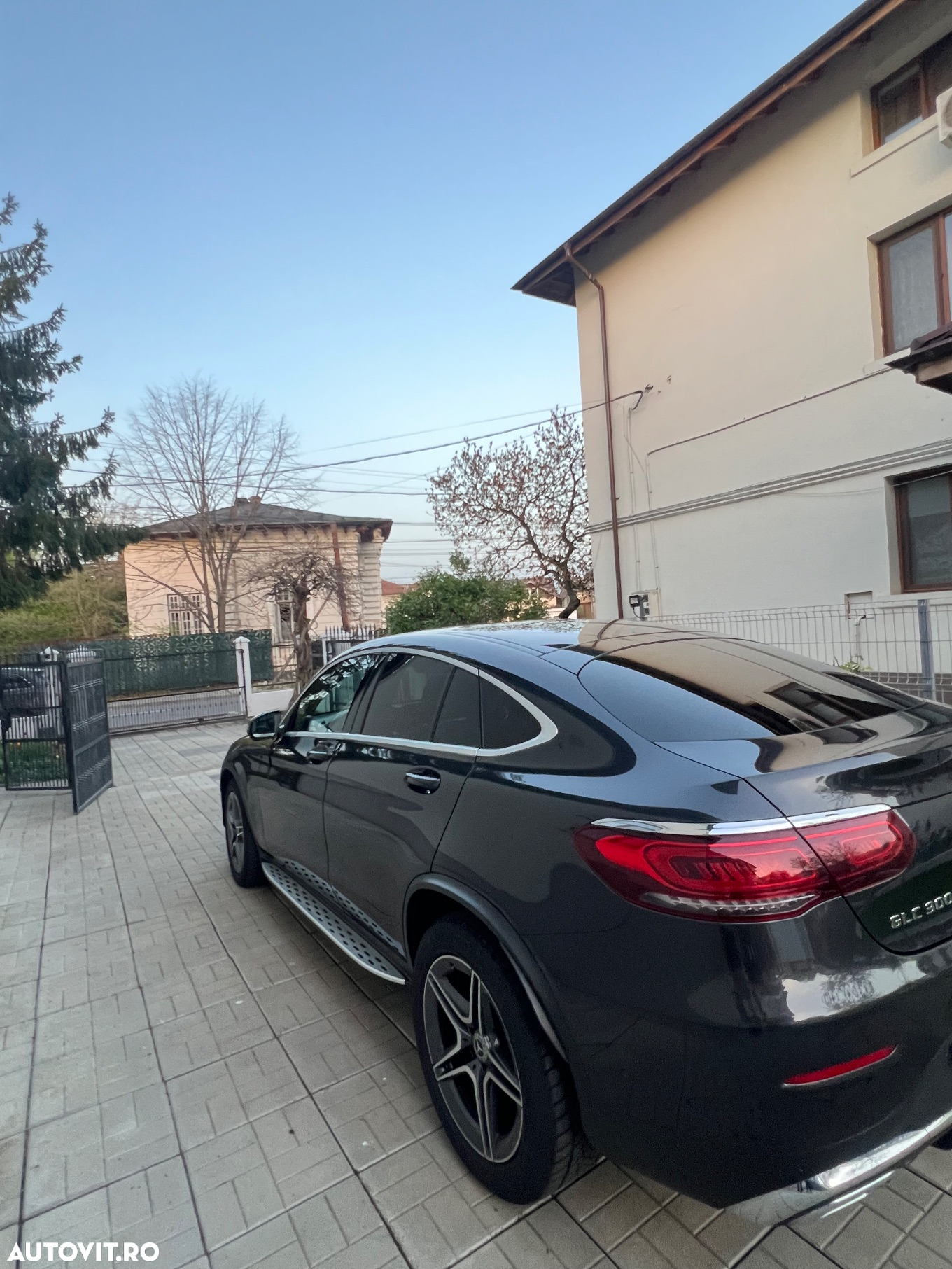 Mercedes-Benz GLC Coupe 300 d 4Matic 9G-TRONIC AMG Line - 4