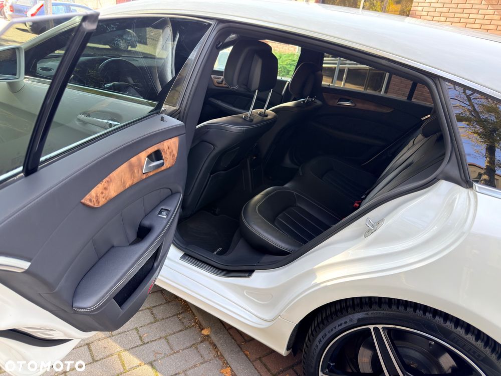 Mercedes-Benz CLS 500 4-Matic BlueEff - 26