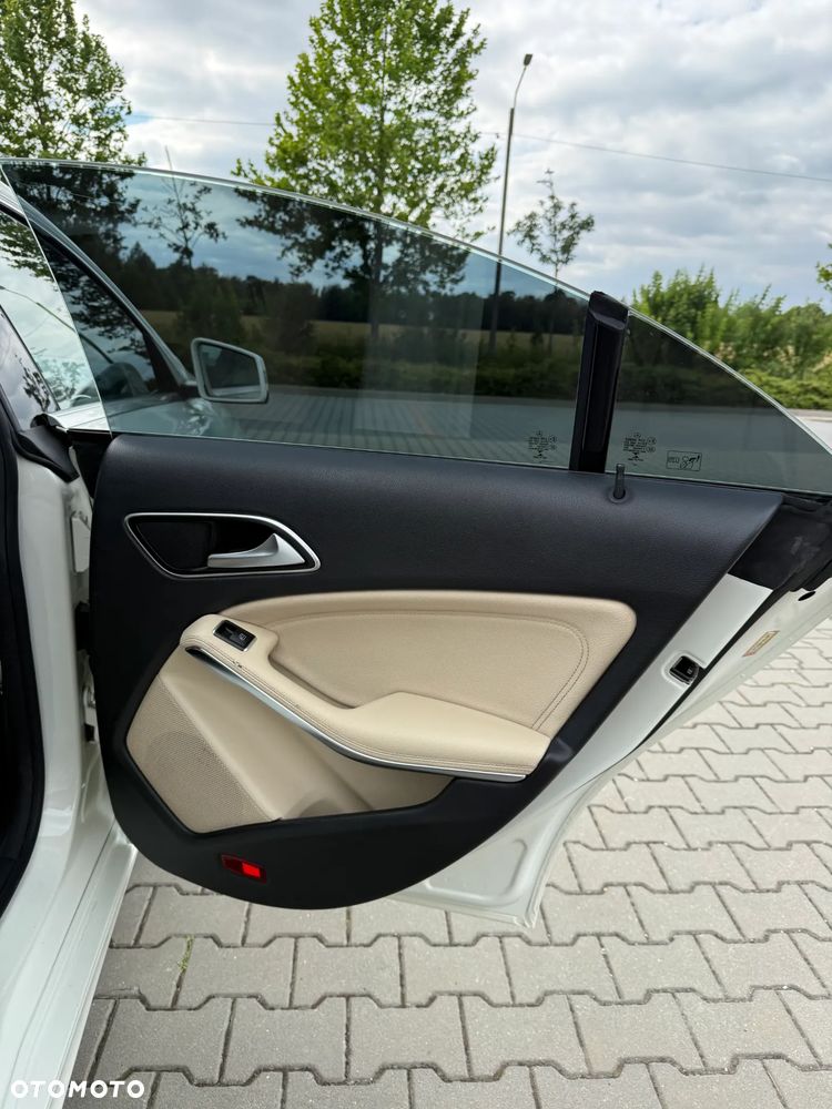 Mercedes-Benz CLA 250 7G-DCT - 23