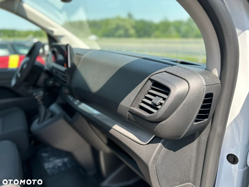 Opel Vivaro Furgon M Diesel 2.2 150 KM Manual - 16