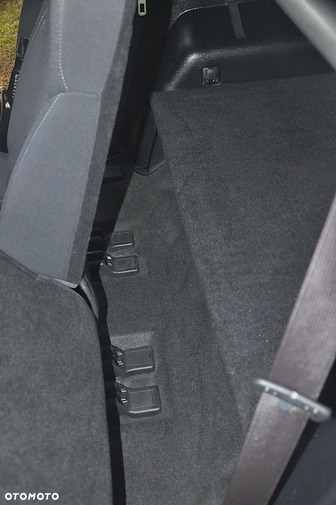 Kia Carens - 15
