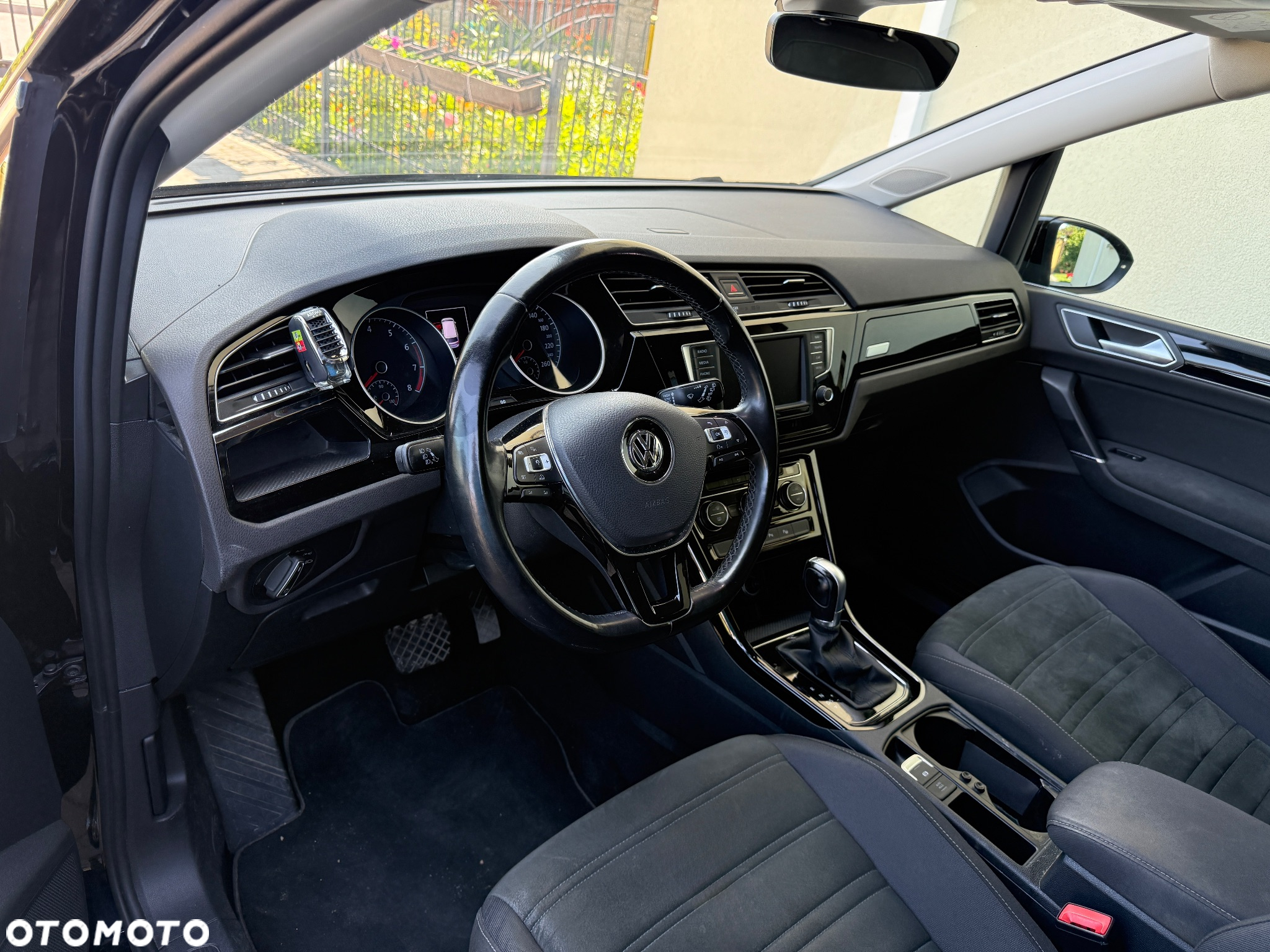 Volkswagen Touran - 12