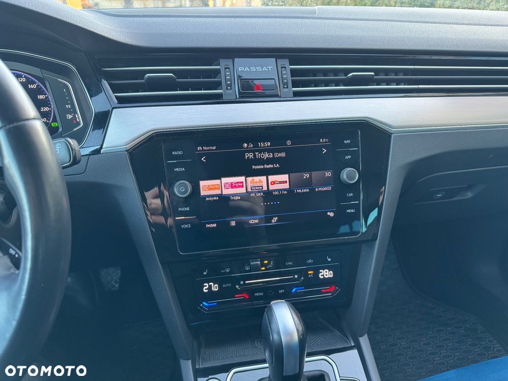 Volkswagen Passat Variant 2.0 TDI EVO Elegance DSG - 20